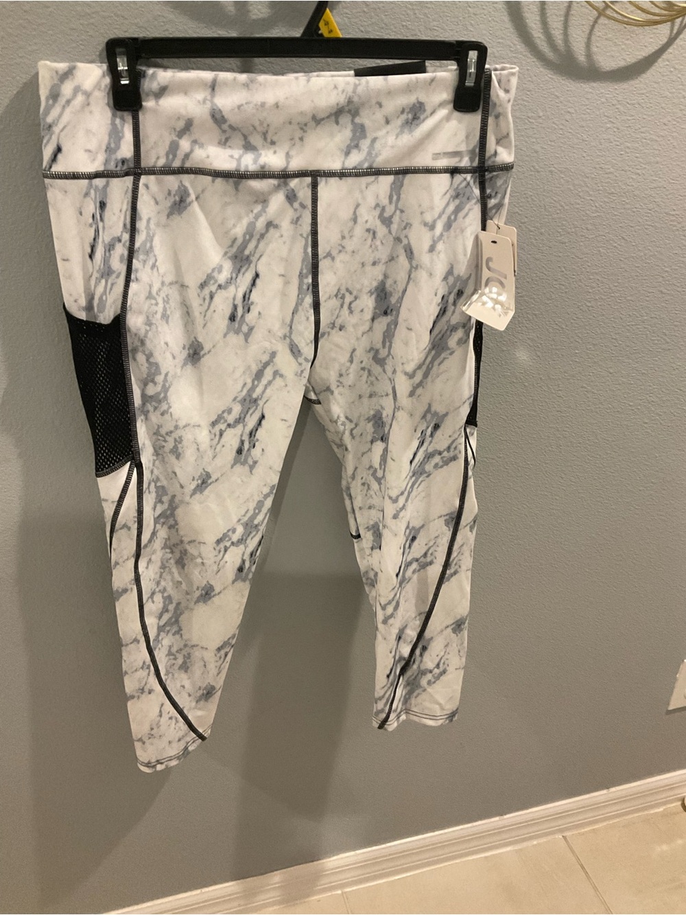 White Marble-Print Women Active Capris